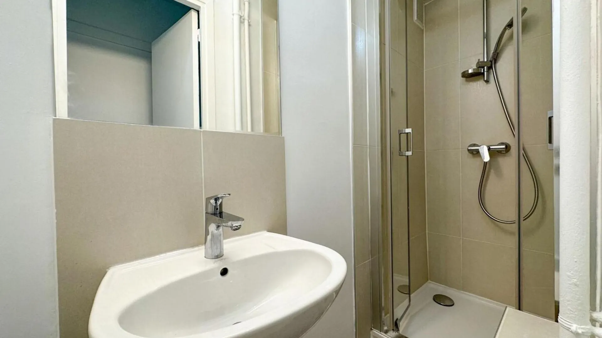Flexliving - - Remusat Holiday home